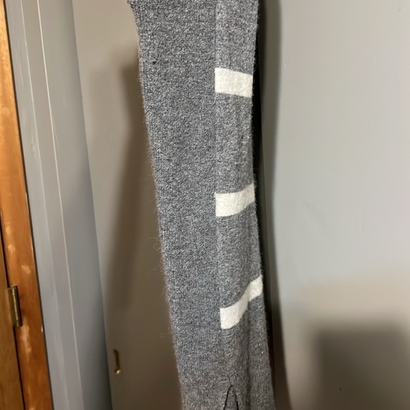 Banana Republic Sweater - Picture 6 of 6